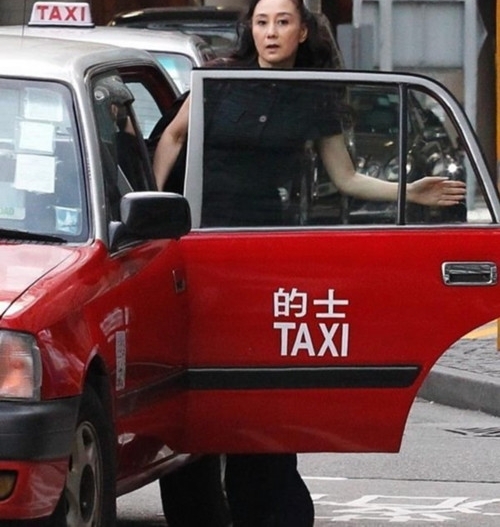 �������������ӣ�ͬ�����գ��ԱȾ��ˣ�����Ϊ˭Ӯ��