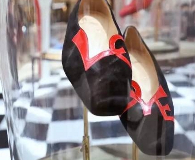 �ذ���Christian Louboutin��ħ����չ����