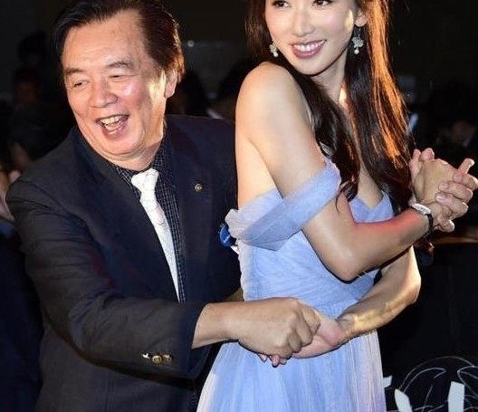 43����־��͸��׹��裬���ע����ȴ����4��