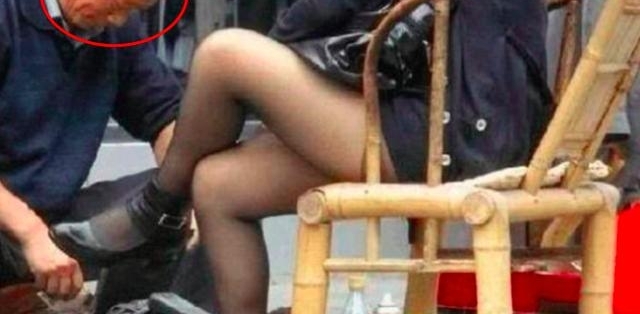 ���´���ֱ߲�ƤЬ�����ӣ����ѿ����Ķ�����