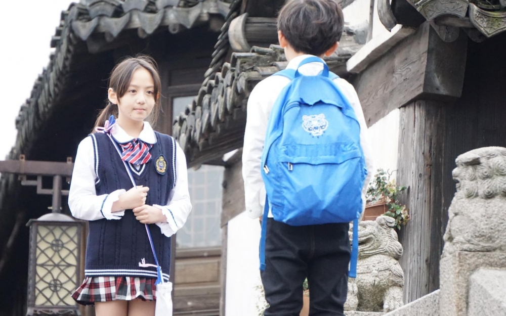 ���Ӿ硶����δ�����Ȳ�����÷�������·�氮��վ�ıߣ�