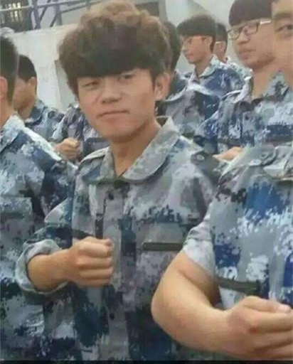 ����ǿ�ھ�ѵ����ΰ���������ෲ��Ȼ�����˿��ȣ�