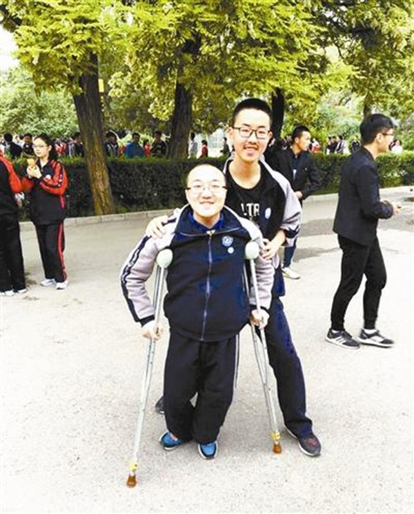 �����廪ǰ����κ���12�꣺ĸ��ÿ������ѧУ3��