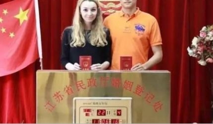 �ɷ��׸������й�С��˵��ȥ����������Ҹ��Ļ�ʯ��ʲô��