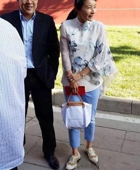 ��ʫ���һ�����ȹ�������һ���·�����