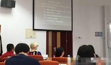 �������ں����������ֺ�;�ͨ�����黭�Ľ��