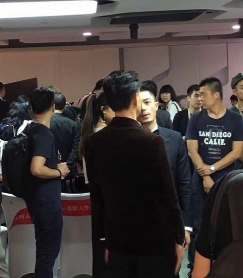 �Ϻ���Ӱ�������ĵ�����һϮ�����̣��·��ǳ�������ˣ�