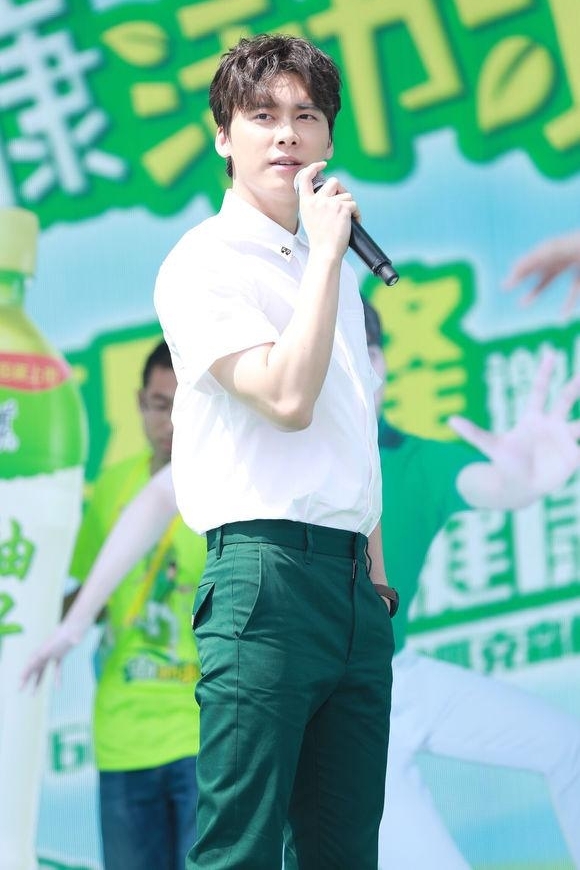 ���׷���ձ������������ͣ��׳��ºڿ��Ӽ�ֱ����18���У����