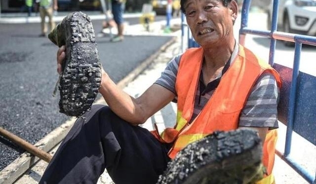 �㲻֪����������һȺ�ˣ�ͷ�����գ��ű����������̳���