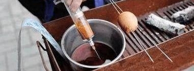 ���ӽֱ�����������10��Ǯ2�����ӵ��ϵķ������˾��ȣ�Χ�����˹ۿ���