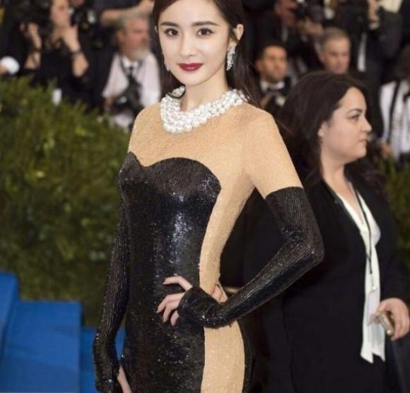 ���ݻ������ٴ��ع⣬һ˫���ȵв�������ı���