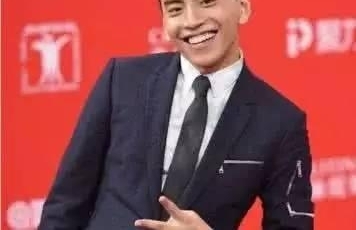 ���˻��Ů����СŴ�� ���ݰְֻ������Ͻ�Ŀ�⵹��׳��