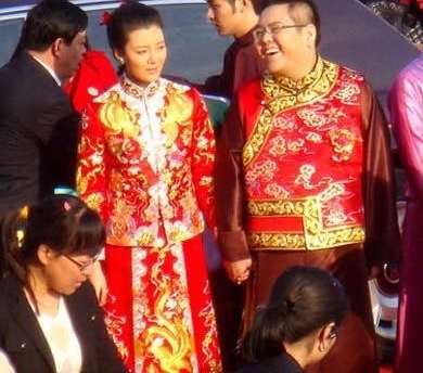 ɽ���׸����׻���գ��복��������ȢһŮ�ǣ����������̫����