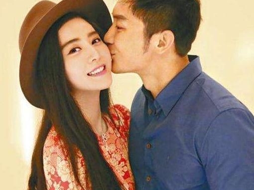 ������������½��������ͻȻ���»��ڣ�ȫ�����Ů��