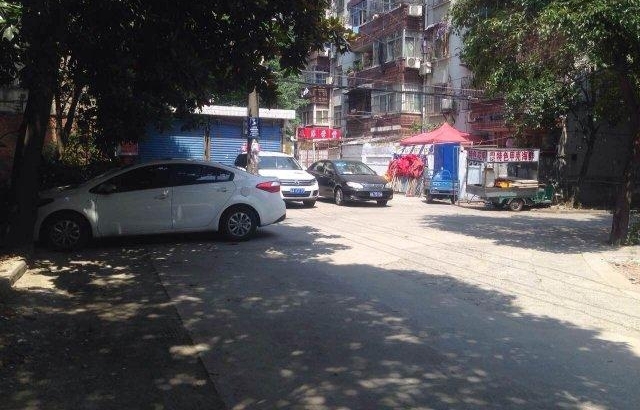 �Ϸ�һ��ͯ��ͷ����µϳ��� ���ϱ�������