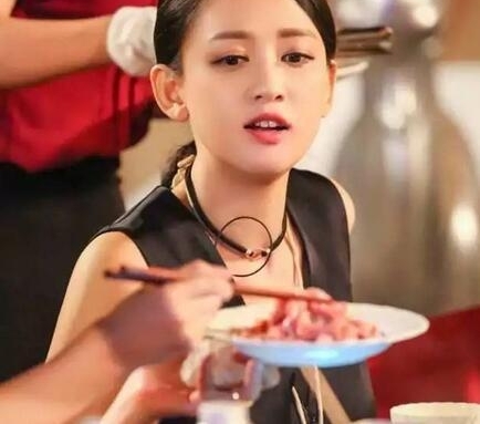 �����Ȱ������Ҽ������ܳԵ�Ů���ˣ��ڶ����Ǳ�ʾ����