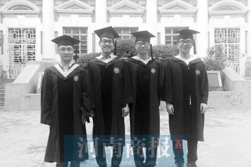 �Ӵ�һ����4����ȫ���ϲ�ʿ ���ǵ��ճ�ʲô����