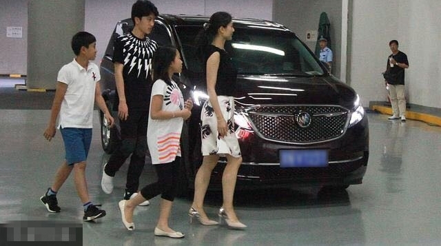 ��Ǯ�������ԣ�����ı����������Ů���У����������ҫ��