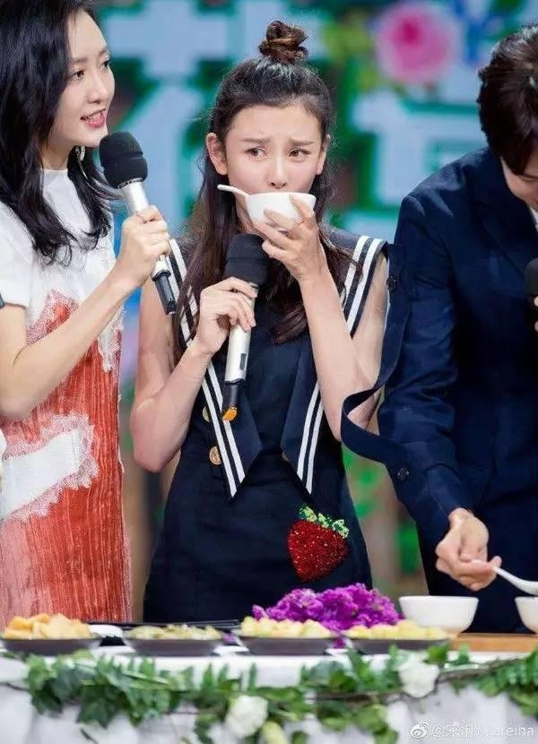 �����Ȱ������Ҽ������ܳԵ�Ů���ˣ��ڶ����Ǳ�ʾ����