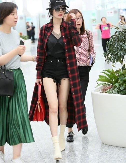 ���ݻ������ٴ��ع⣬һ˫���ȵв�������ı���