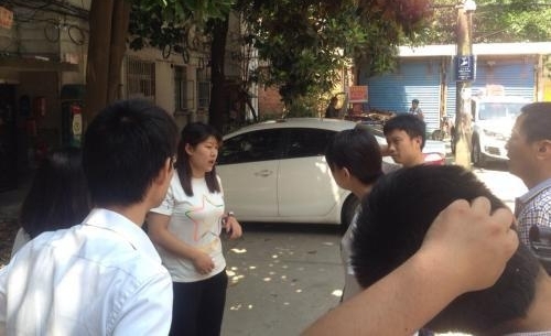 �Ϸ�һ��ͯ��ͷ����µϳ��� ���ϱ�������