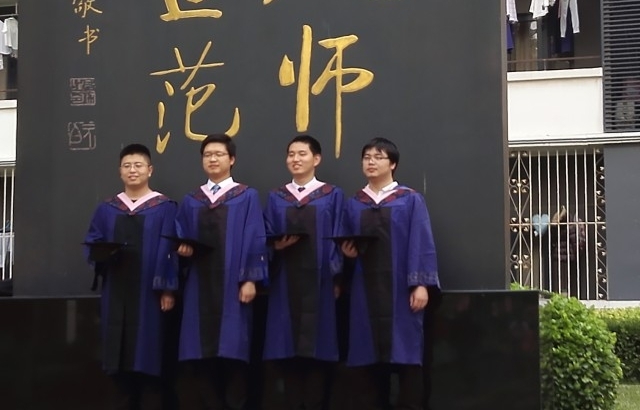 ��ЩͼƬ������ÿ����ѧ���ഺ�ļ��䣬��ʿ˧�����е���˵������