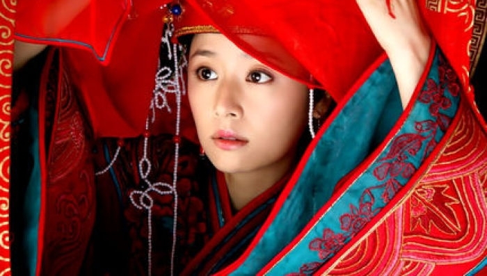 Ů�ǲ��ں��ͷ����һĨ���ߣ���ӱ ������ ���� �ż���˭����