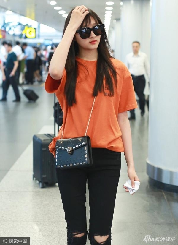 ��ͼ:����ͮ����Ƶ��Ūͷ���ƺ��� һ˫���Ⱥ�����