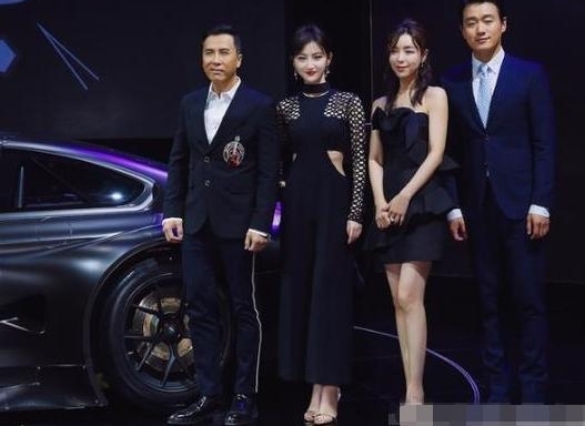 �Ű�֥�;���ͬ����ն��װ����һ����Ů��һ��ӷ���ƴ��裡