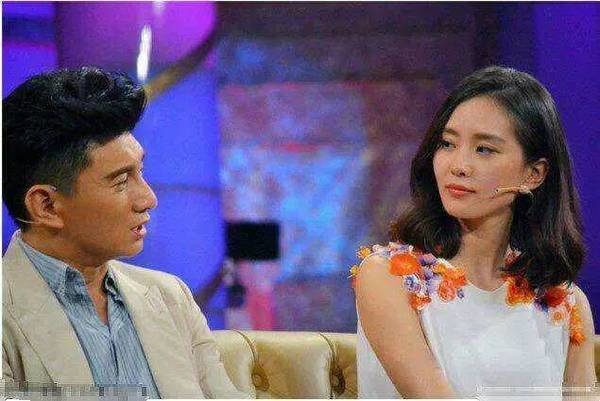 ����¡���غ����Ź뷿�£�һ�λ�����ʫʫ���첻��