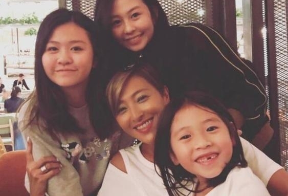 ��������ǧ��ͬ����� ��¶��Ц��ֵ̫����