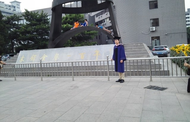 ��ЩͼƬ������ÿ����ѧ���ഺ�ļ��䣬��ʿ˧�����е���˵������