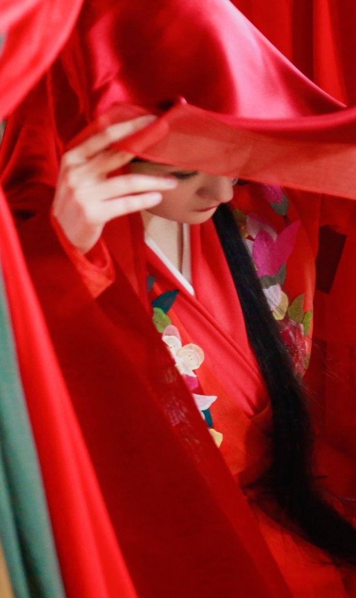 Ů�ǲ��ں��ͷ����һĨ���ߣ���ӱ ������ ���� �ż���˭����