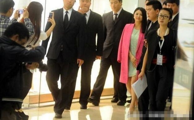 ��ʫ���һ�����ȹ�������һ���·�����