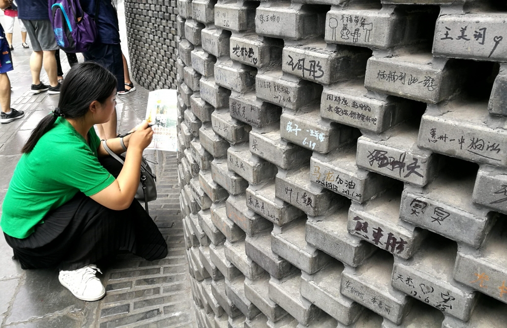 ��ʷ��ǽ���ο�Ϳѻ ÿ��ש��δ������