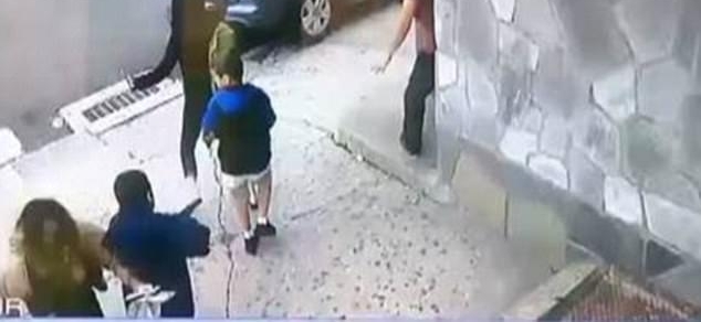 ���������˲�� Ů����ǰ��ס����