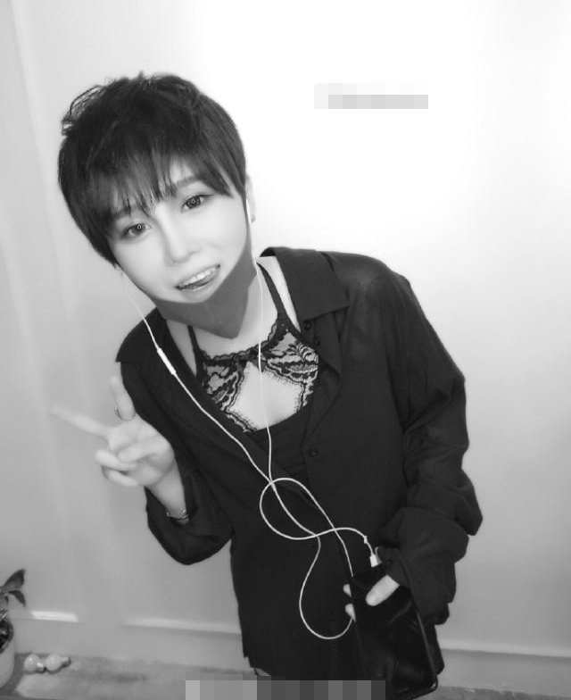 �Ա�ɽ��Ů�·�˿����������һ��������������