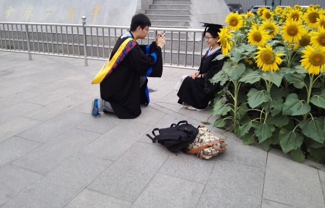 ��ЩͼƬ������ÿ����ѧ���ഺ�ļ��䣬��ʿ˧�����е���˵������