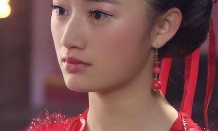 ��װ�����Ů�ӵ��ϻ���� ˭�������أ�