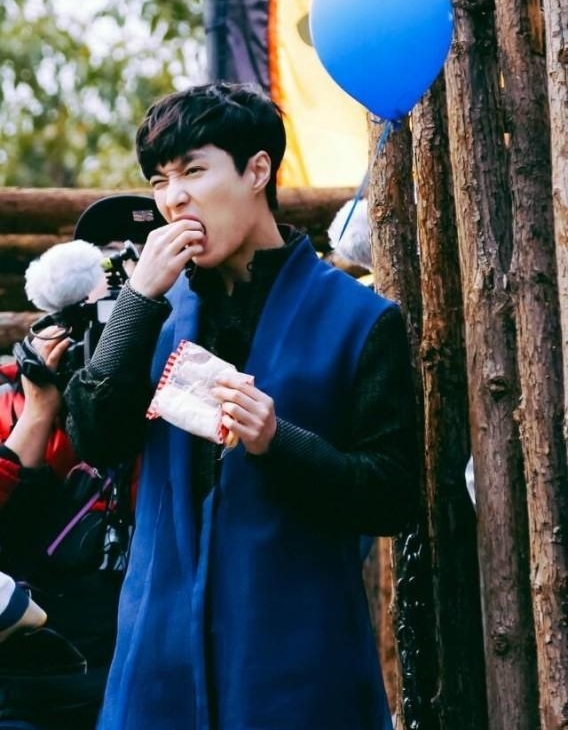 �����Ȱͼ��뼫����ս���˰����׻Ʋ����ڻ������˭����