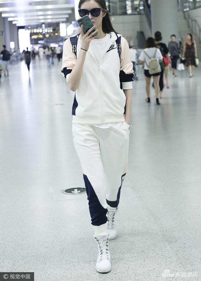 ��������ͷ�˿������ һ���˶�װ���ȳ�