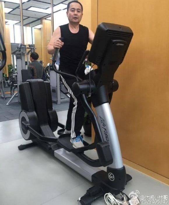 ���˻��Ů����СŴ�� ���ݰְֻ������Ͻ�Ŀ�⵹��׳��