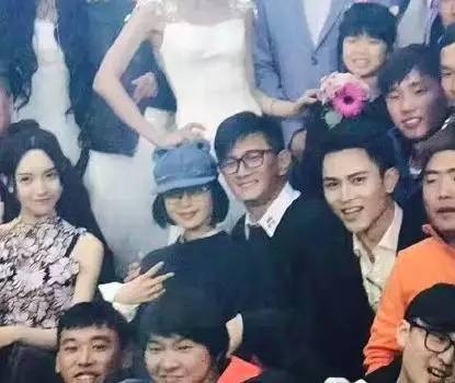 ����¡���غ����Ź뷿�£�һ�λ�����ʫʫ���첻��