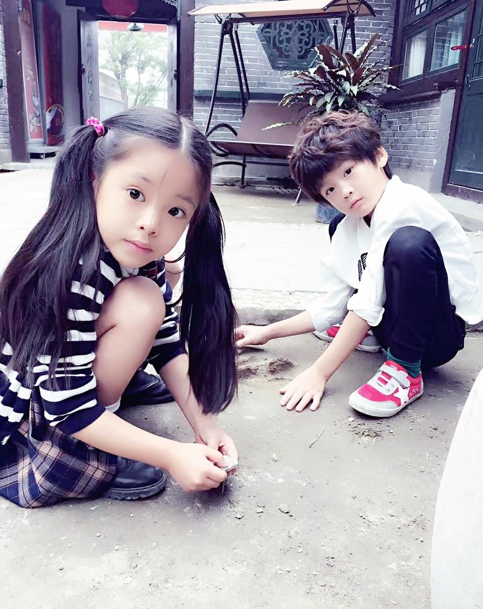 ���Ӿ硶����δ�����Ȳ�����÷�������·�氮��վ�ıߣ�