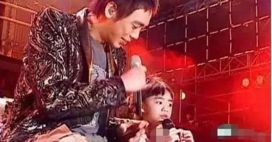 �ռ���17��Ů�������ع⣬���ĸ�����ֵ�ߣ����Ʋ�����Ҧ��