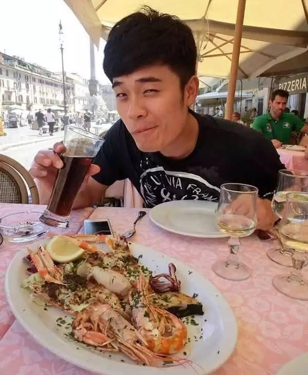 �����Ȱ������Ҽ������ܳԵ�Ů���ˣ��ڶ����Ǳ�ʾ����