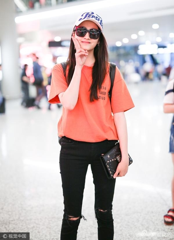 ��ͼ:����ͮ����Ƶ��Ūͷ���ƺ��� һ˫���Ⱥ�����