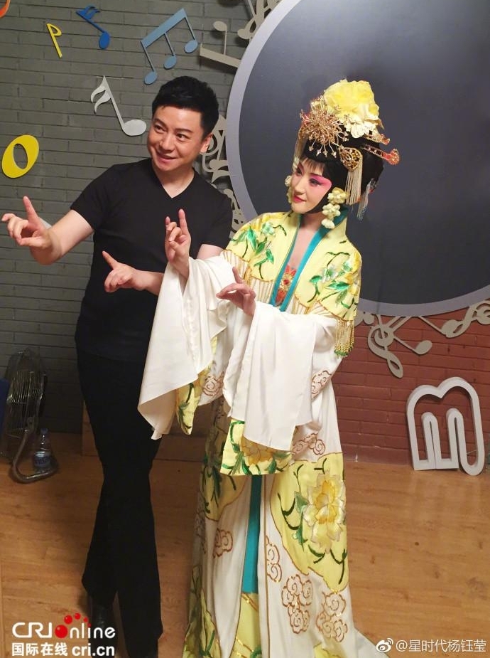 ����Ө��Ϸ�����η�ī�ǳ� һ�һЦ���Ŷ���