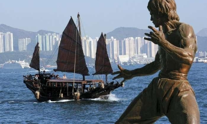 ����Ӱ̳ʷ����ΰ���10������Ա���绪��������ɱ����С����