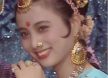 ��װ�����Ů�ӵ��ϻ���� ˭�������أ�